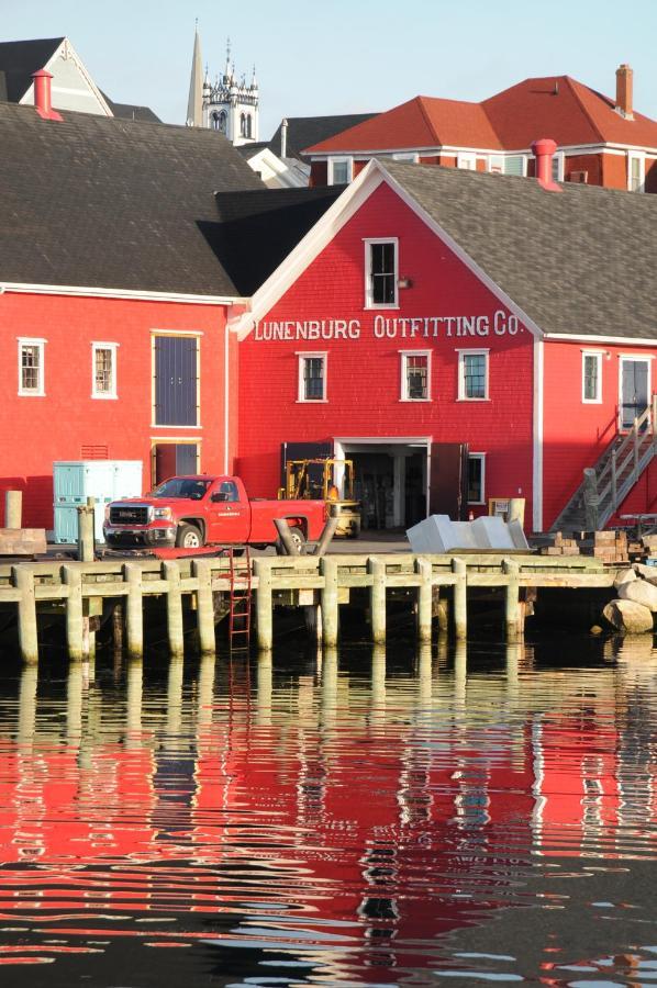Smugglers Cove Inn Lunenburg Zewnętrze zdjęcie