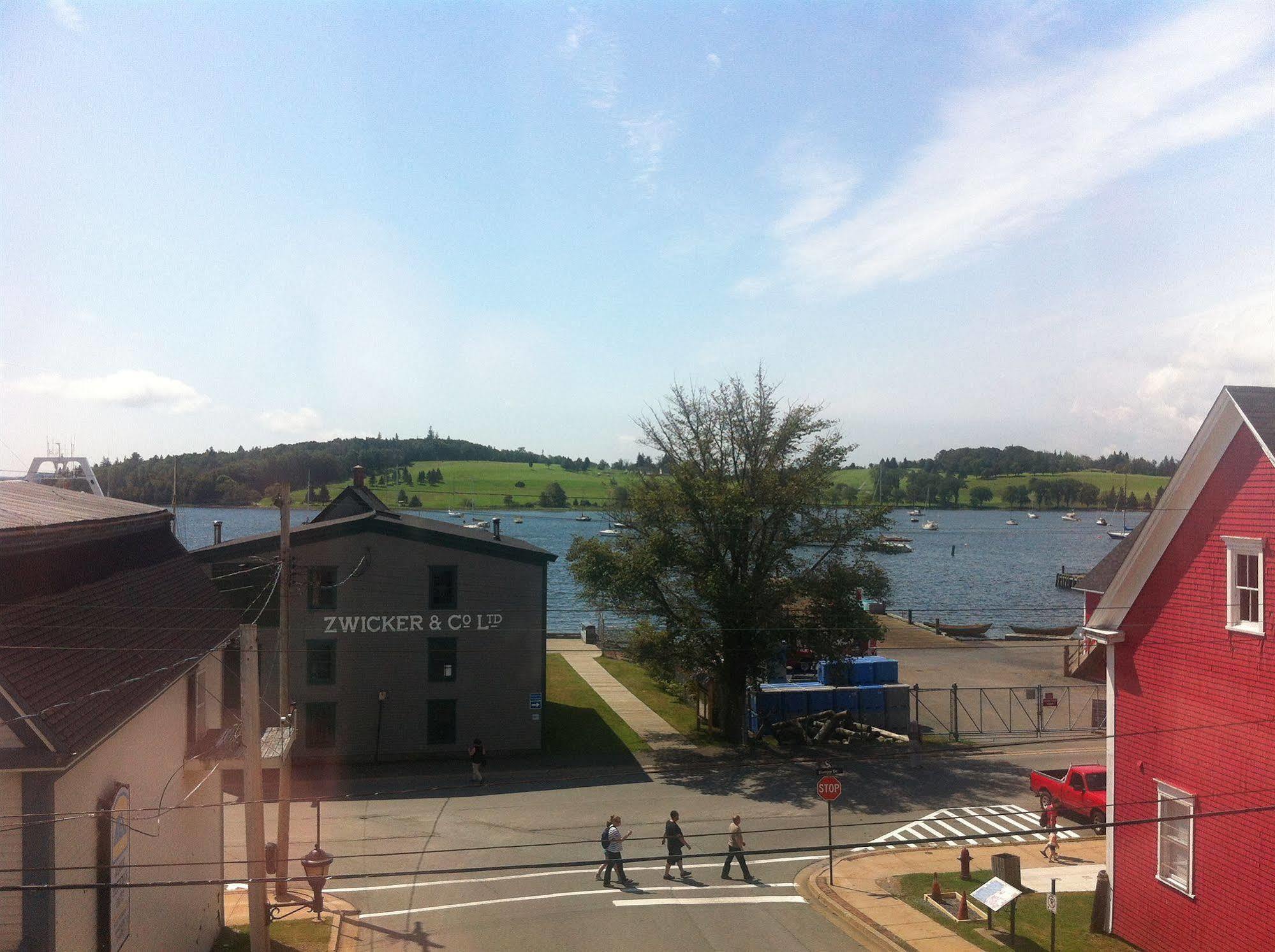 Smugglers Cove Inn Lunenburg Zewnętrze zdjęcie
